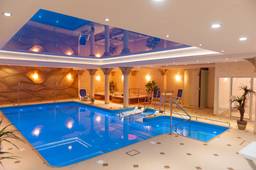 Schwimmbad im Hotel Adam und Spa