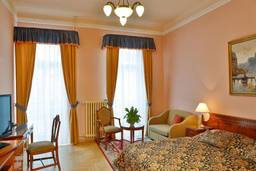 Helles Doppelzimmer Superior im Hotel Kolonаda