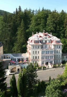 Außenansicht des Hotels Lázeňská léčebna Mánes