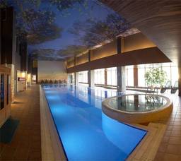 Panoramablick auf das Schwimmbad