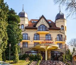 Außenansicht des Hotels Trofana