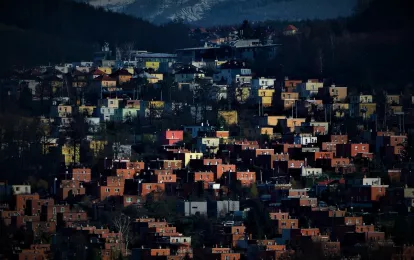 Tschechische Stadt bei Nacht