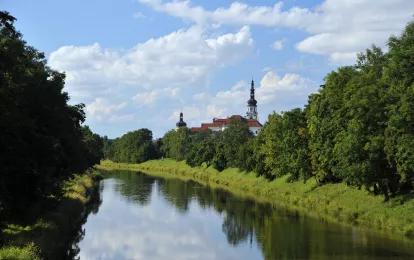 fluss und tempel in olomouc