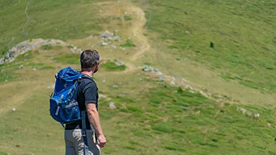 Gehen Sie entlang der Narechenski Bani