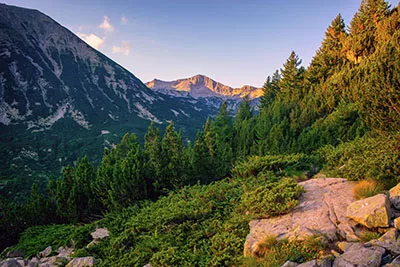 Wanderung nach Koncheto, Blick über die Gipfel des Pirin-Gebirges in Bulgarien mit Vihren, Kutelo, Todorka, Banski Suhodol, Nationalpark Pirin in Begleitung von Wildziegen