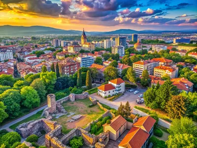 Das lebendige Stadtbild von Stara Zagora, Bulgarien, präsentiert antike Ruinen, historische Wahrzeichen und blühende kulturelle Attraktionen vor der atemberaubenden Kulisse der Thrakischen Ebene