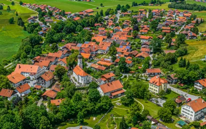 Idyllischer kurort in oberbayern