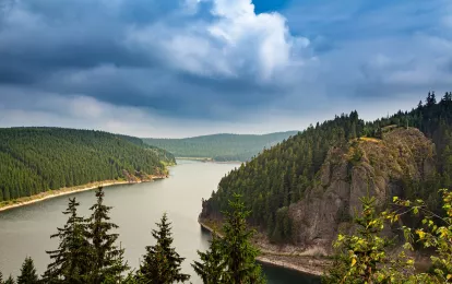 See zwischen den Hügeln