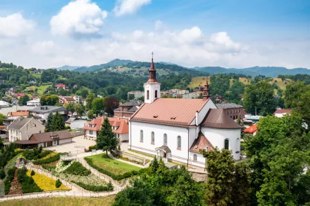 Piwniczna-Zdrój im Sommer im Beskid Sądecki, Polen