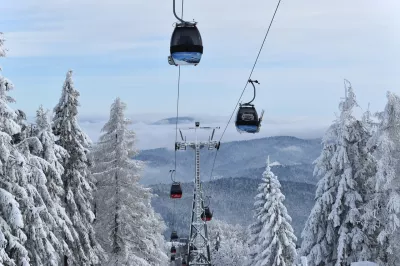 Gondelbahn, Winter in den Bergen Bild