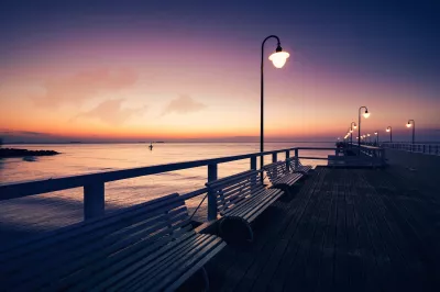 Sonnenuntergang auf der Ostsee Rollerboote an der Ostseeküste