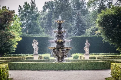 Springbrunnen im Park Bild