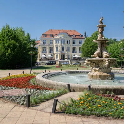 Pferdebrunnen aus Marmor in Teplitz Tschechien für historisches Ambiente und Touristenattraktion