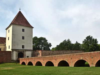 Tor der Burg Nadasty Sarvar, Ungarn