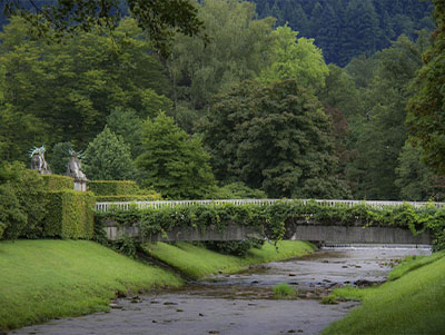 Brücke über den Fluss