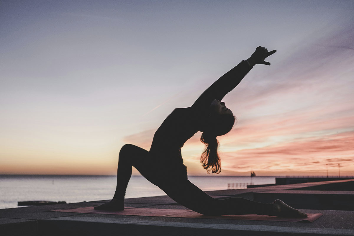 Yoga in der Natur zu praktizieren hilft Ihnen, inneren Frieden zu finden